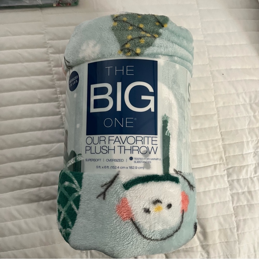 NWT BIG PLUSH THROW HAPPY SNOWMAN SUPERSOFT BRAND NEW Gifts Ready Under $20